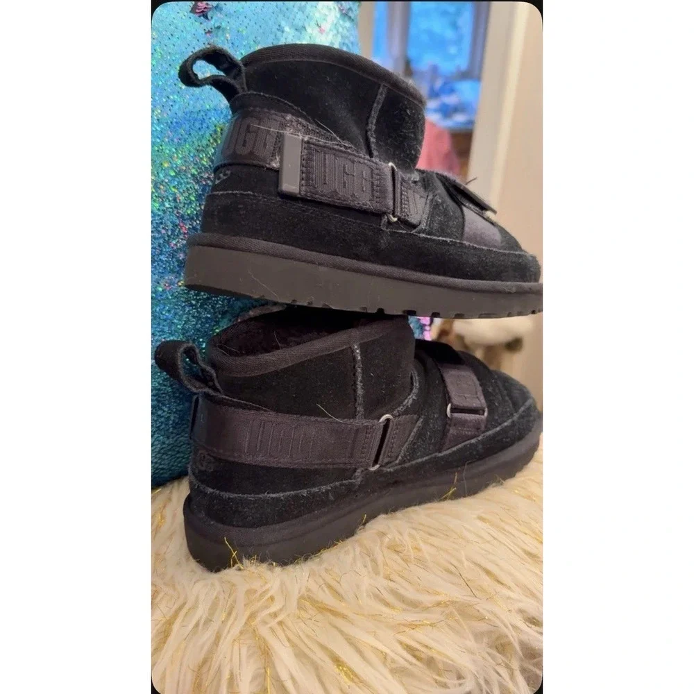 UGG Women's Classic Ultra Mini Hybrid Black Snow Boots - Size 8